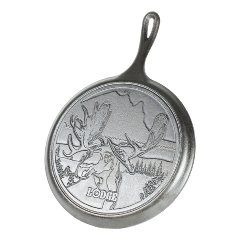 Lodge L9OGWLMO 10.625" Round Cast Iron Wildlife Series Skillet (3 Each Per Case) 4 Lodge L9OGWLMO 10.625" Round Cast Iron Wildlife Series Skillet (3 Each Per Case) - Image 2